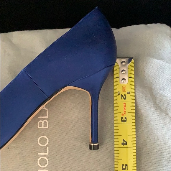 Manolo Blahnik Hangisi Pearl Satin Pumps - Picture 9 of 9